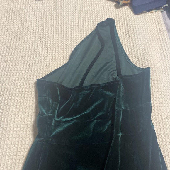 Velvet green drees - Picture 3 of 3